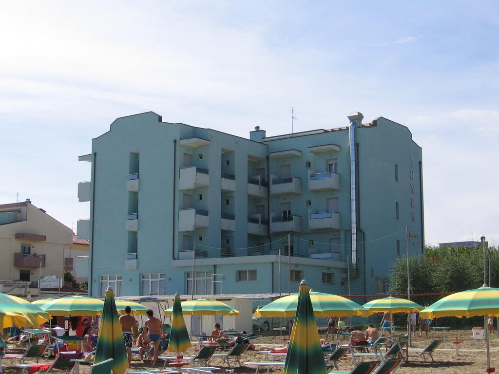 Hotel Iones Rimini Extérieur photo